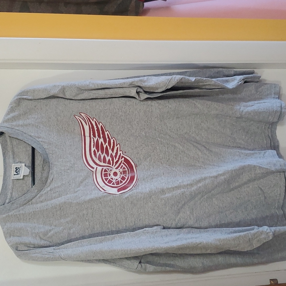 Men's long sleeve Red Wings shirt